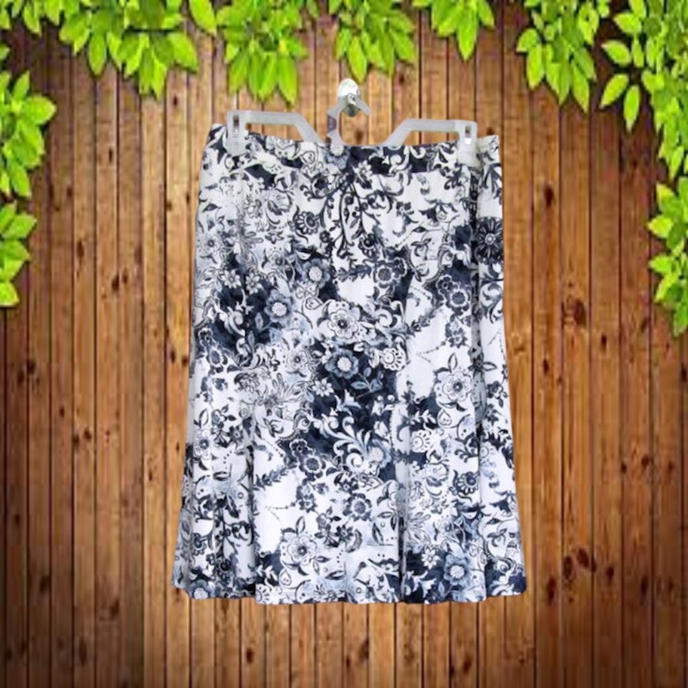 Cato womens skirt size L pull on wide elastic band white with blue floral prints